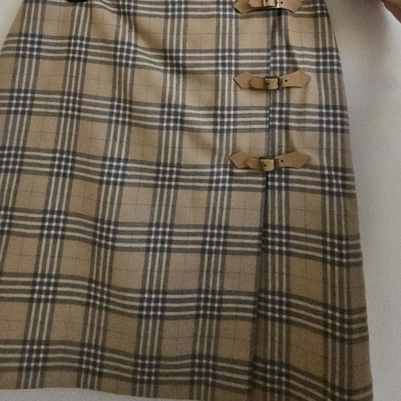 Rena Rowan Beige And Grey Plaid Skirt with Buckle Details - Picture 5 of 5